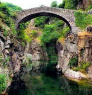 De L'ARDECHE AUX PORTES DE LA PROVENCE