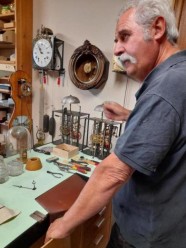 Visite d'un atelier d'horlogerie ancienne