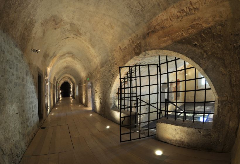 Visite guidée du sous-sol archéologique