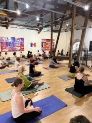 S�ance de yoga au mus�e