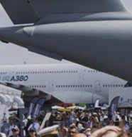 Conf�rence : enjeux et perspectives de la fili�re a�ro-spatiale