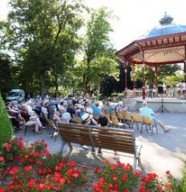 Kiosque en f�te