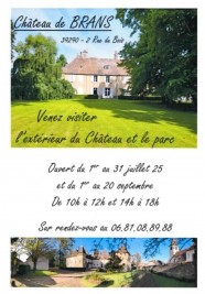 Visite de l'ext�rieur et du parc du ch�teau