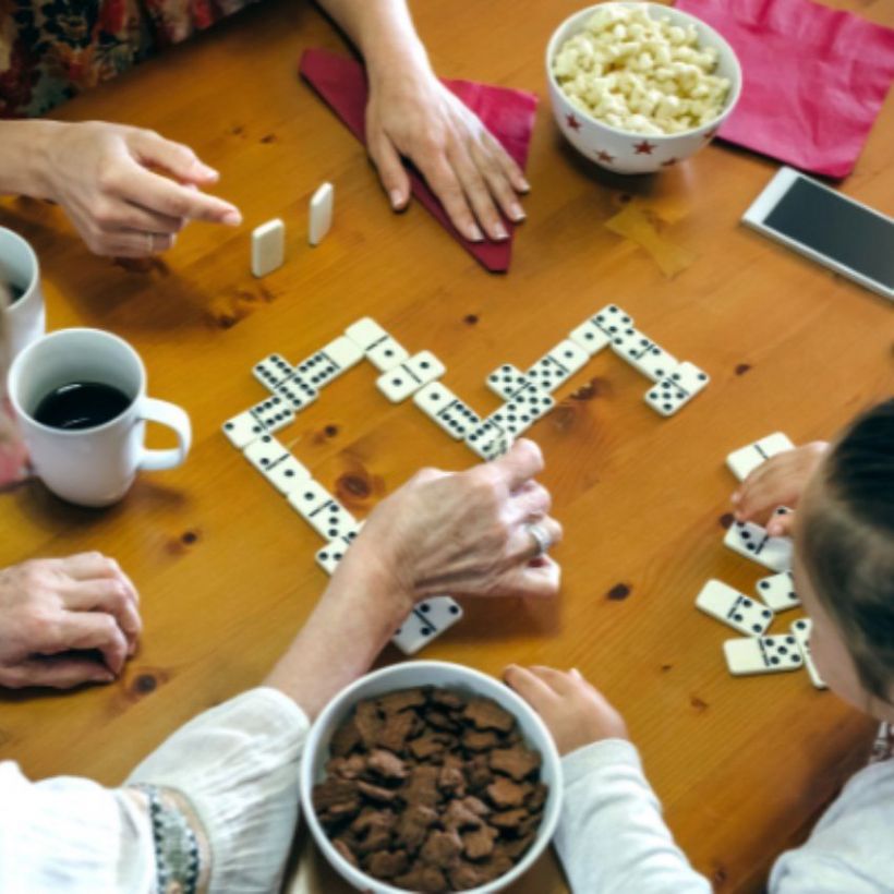 Go�ter et jeux de soci�t� en famille