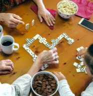 Go�ter et jeux de soci�t� en famille